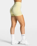 Shorts amarillo