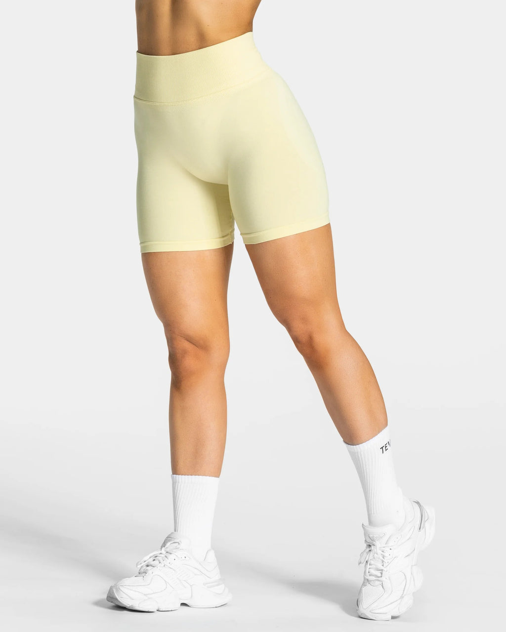 Shorts amarillo