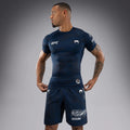 UFC Fusion by Venum Authentic Fight Week Rashguard de Manga Corta de Rendimiento para Hombre - Azul oceánico
