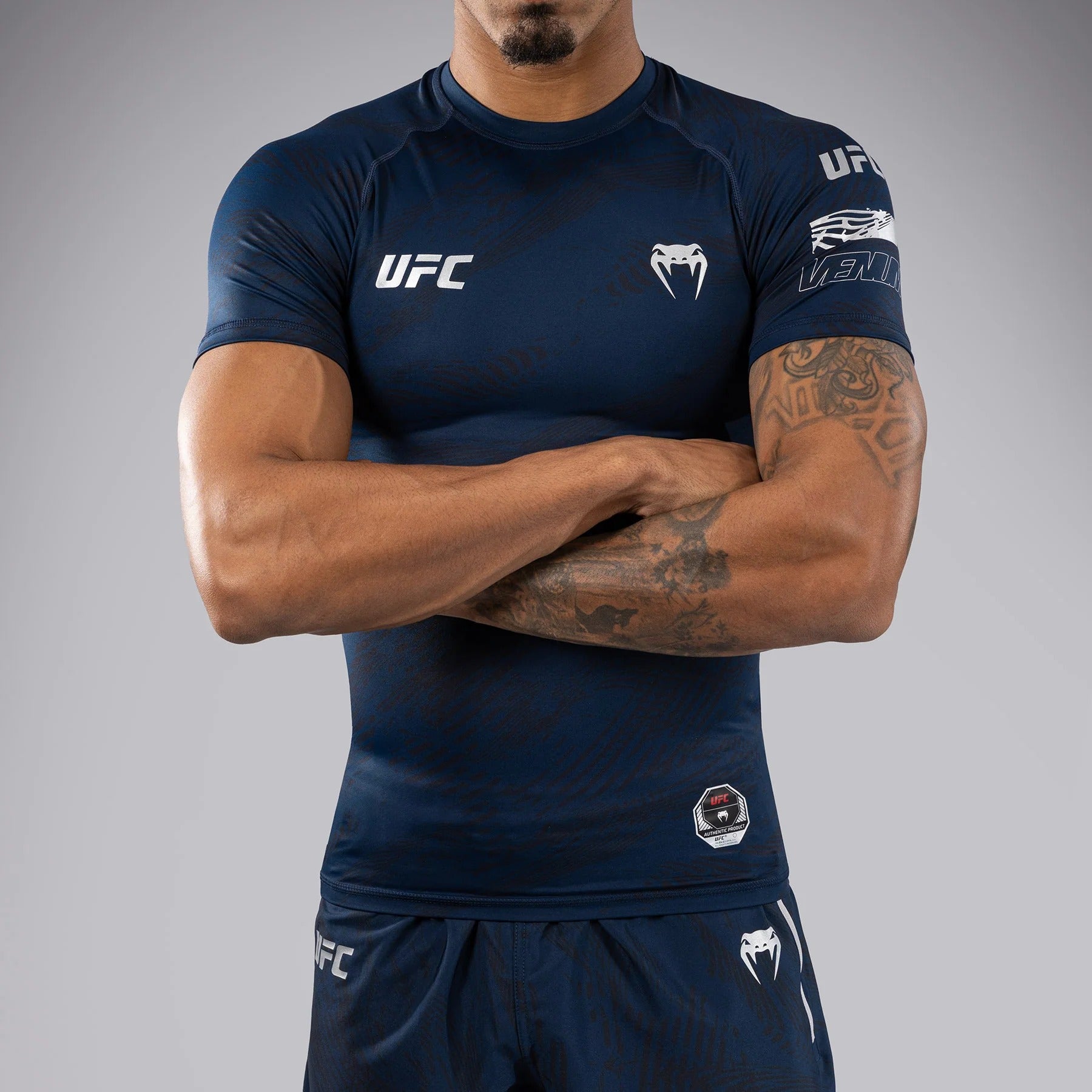 UFC Fusion by Venum Authentic Fight Week Rashguard de Manga Corta de Rendimiento para Hombre - Azul oceánico