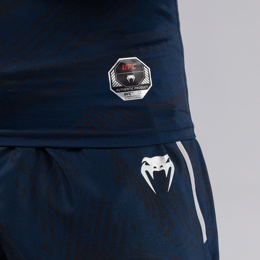UFC Fusion by Venum Authentic Fight Week Rashguard de Manga Corta de Rendimiento para Hombre - Azul oceánico