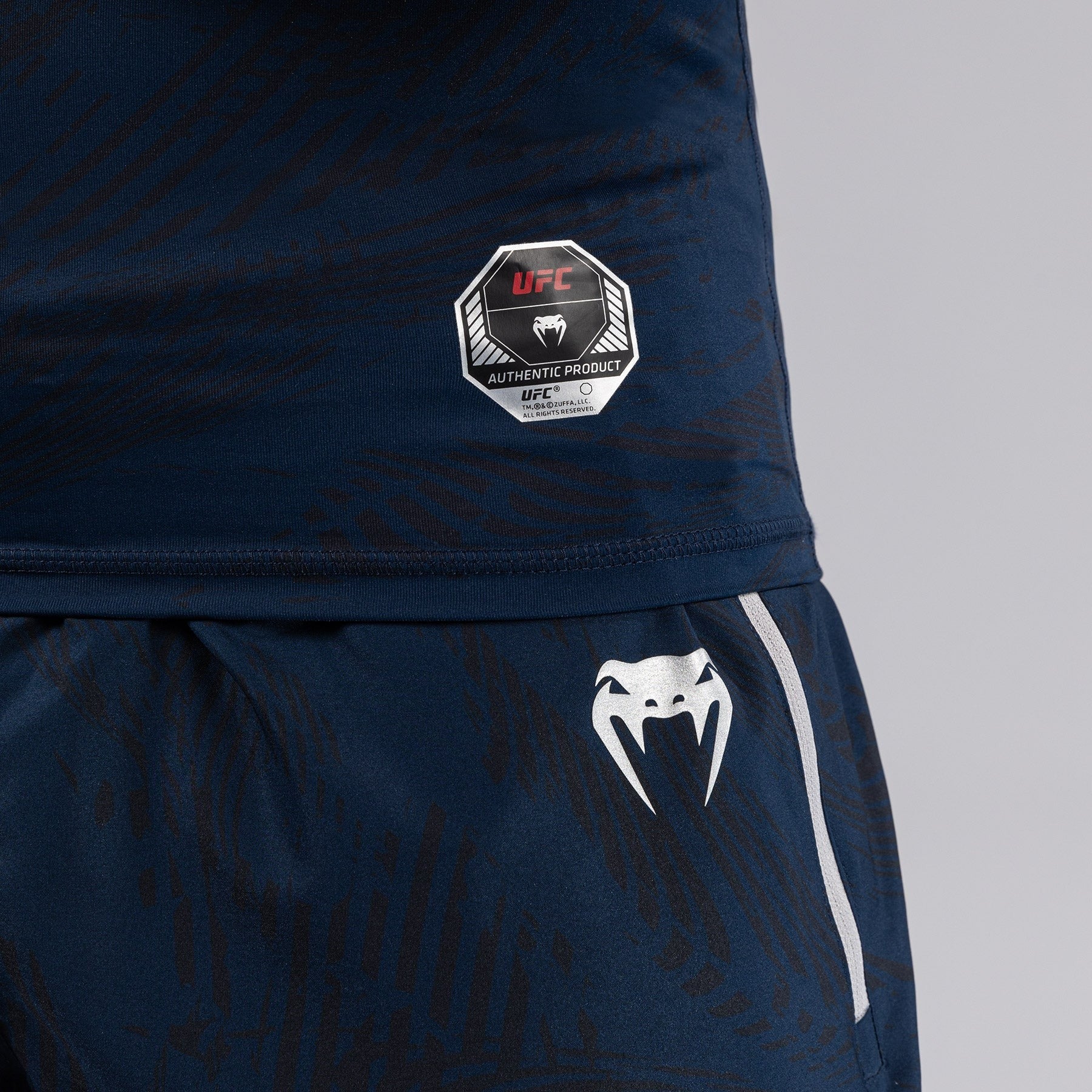 UFC Fusion by Venum Authentic Fight Week Rashguard de Manga Corta de Rendimiento para Hombre - Azul oceánico